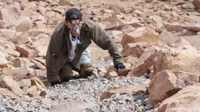 Man Sets Record For Pushing Peanut Up Mountain Using His Nose 23