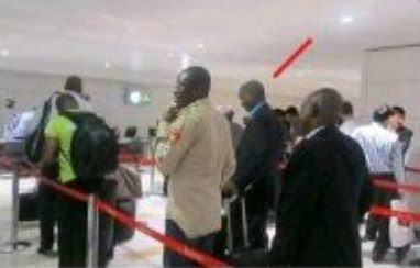 Photo Of The Day: Governor Fashola Spotted Queuing At The Airport And Also Carrying His Bag. 1