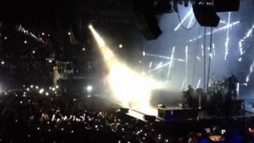 VIDEO: Drake Falls On Stage In Birmingham. 2