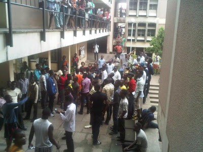 POLICE FIRE TEARGAS AT PROTESTING UNILAG STUDENTS, FEMALE STUDENT COLLAPSES 2