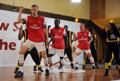 PHOTOS: Kaffy Teaching Arsenal Players How To Do The AZONTO 2