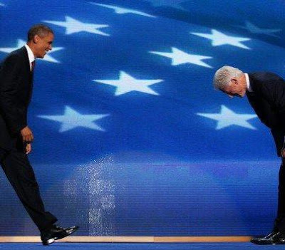PHOTO Of Bill Clinton Bowing To Obama 3