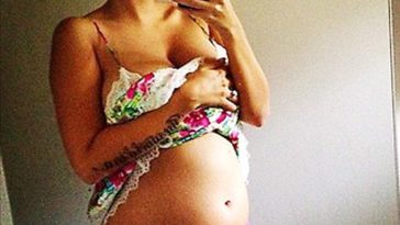 Amber Rose shows off baby bump 5
