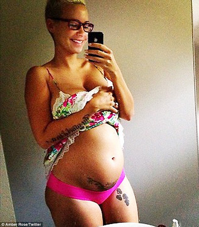 Amber Rose shows off baby bump 3