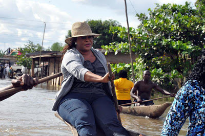 Aviation Minister Stella Oduah Paddles A Canoe to her village in Anambra State 1