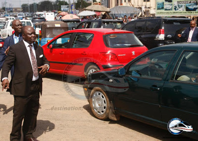 PHOTOS Of Governor Uduaghan Controlling Traffic 1