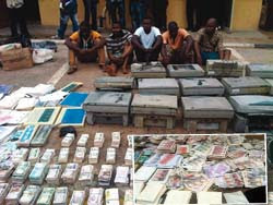 PHOTO: Criminals Selling Fake Currency Notes Arrested In Lagos 1