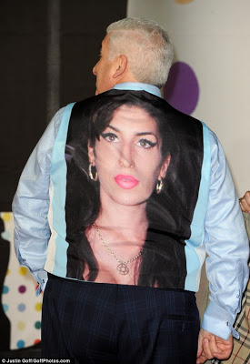 PHOTO: How Amy Winehouse's Dad Paid Tribute To Her At The 2013 Brit Awards 5