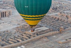 20 Dead As Hot Air Balloon Explodes Mid Air In Egypt 1