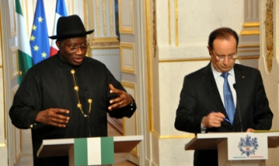 President Goodluck Jonathan’s Convoy Involved in An Accident in Paris 3