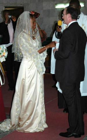 See Goldie's Wedding Pictures 2