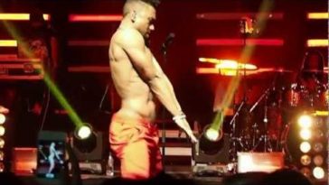 VIDEO: American Singer Miguel Having Sex On Stage 8