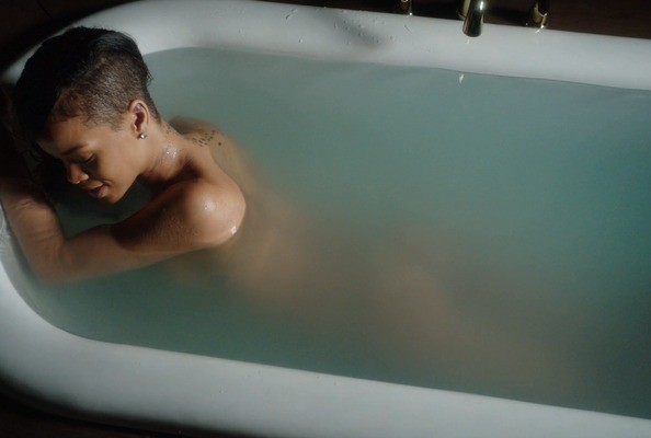 PHOTOS: Sexy Rihanna In The Bathtub 1