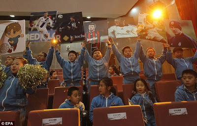 David Beckham Gets Heroic Welcome In China 7