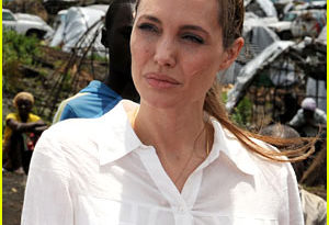 Angelina Jolie Visits Rescue Camp for Women In Congo 8