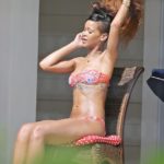 Sexy Super Slim Rihanna Shows Off Her Hot Bikini Body 2