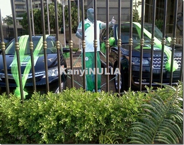 PHOTO: Adenuga Buys 2013 Range Rover And 2012 Camry For Stephen Keshi 9