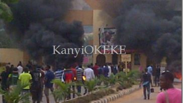 Riot At Ladoke Akintola University As 3 Students Die In An Accident 1