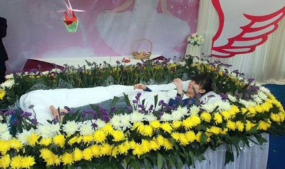 PHOTOS: Chinese Student Holds Her Own Funeral So She Could Enjoy It While She's Still Alive 3