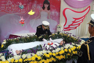 PHOTOS: Chinese Student Holds Her Own Funeral So She Could Enjoy It While She's Still Alive 2