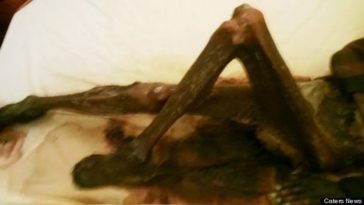 Woman Sleeps Next To Her Dead Husband’s Decomposed Corpse For A Year 2