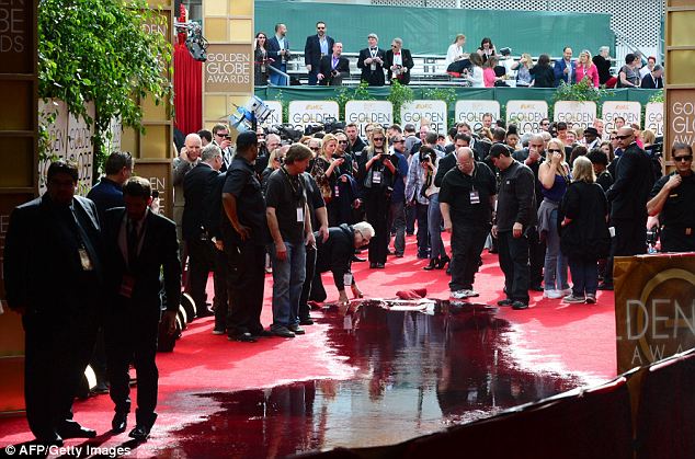 PHOTOS: Golden Globe Awards Red Carpet Flooded With Sewage As Drainage Pipe Bursts 15