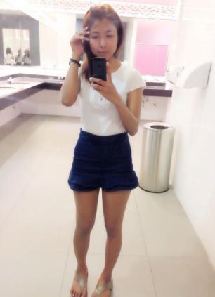 'You can keep the iPhone... so long as I get a date!' Victim forgives thief Who Stole His Phone When He Sees Her Photos 12