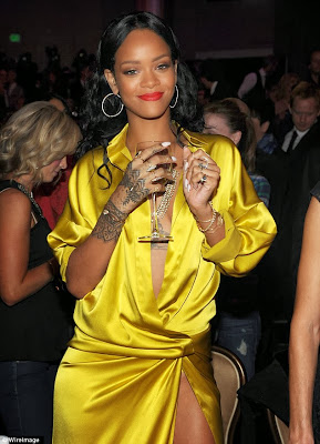 Would You Rock This Rihanna's Stunning Yellow Gown? 4
