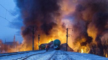 Train carrying gas containers explodes as it travels through Russia, sparking fears of terror attack 1