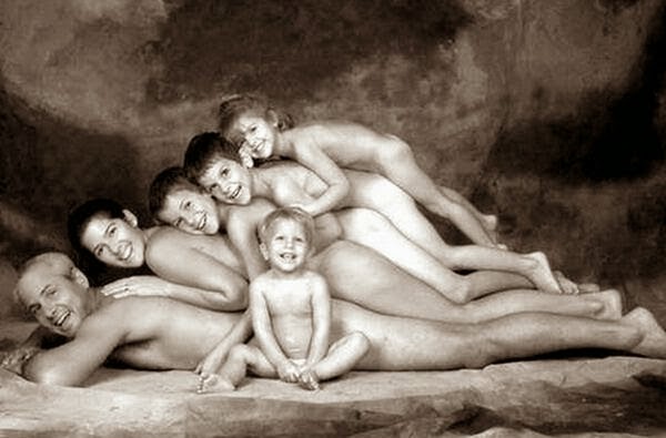 Would You Pose Nude With Your Family? This Family Did, See The Picture 1