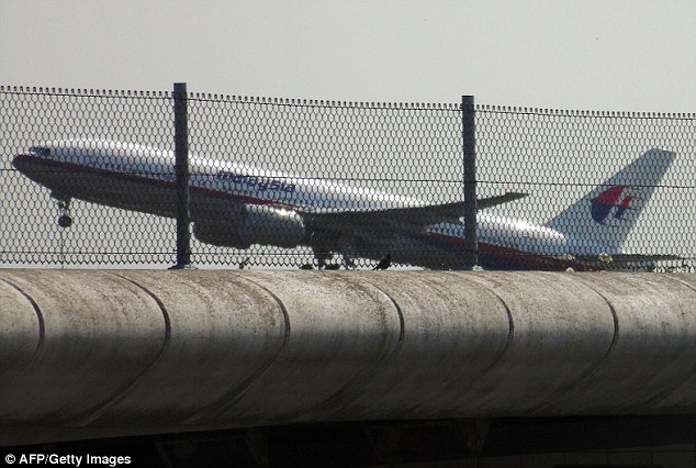 Malaysia Airlines Plane forced to abandon take-off to avoid collision with incoming flight 1