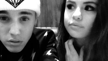 Justin Bieber Is Back With Selena Gomez, Shares Romantic Vacation Picture 1