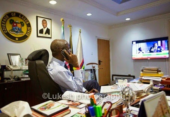 PHOTO Of Governor Fashola in His Office, Watching As INEC Announces Election Results 1