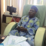 PHOTO: Former President Olusegun Obasanjo Using A Selfie Stick 11