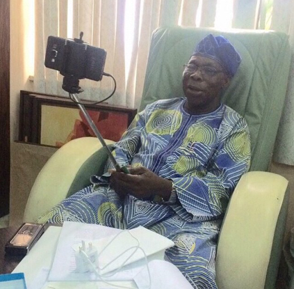 PHOTO: Former President Olusegun Obasanjo Using A Selfie Stick 1