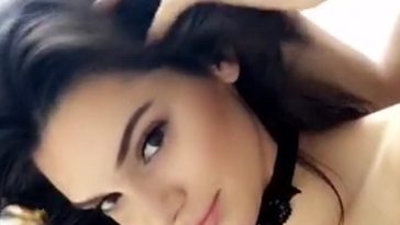 Kendall Jenner Goes Braless, Shows Off Her N*pple Ring [PHOTOS] 1