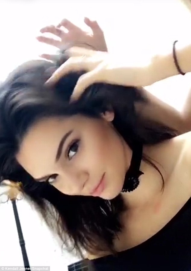 Kendall Jenner Goes Braless, Shows Off Her N*pple Ring [PHOTOS] 3