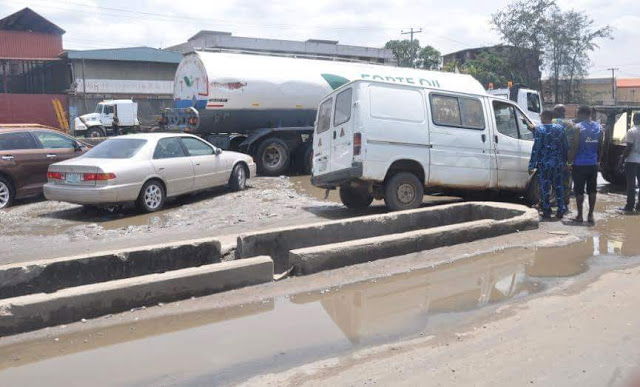 Governor Ambode Repairs Oshodi - Apapa Expressway. [PHOTOS] 5