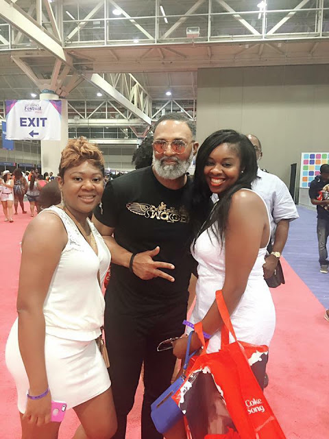 Women Photoshop Themselves Into Mr Steal Your Grandma's Photos 7 Women Photoshop Themselves Into Mr Steal Your Grandma's Photos 7