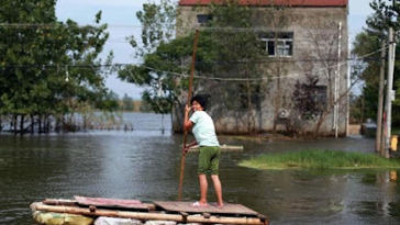 Chinese Man Condemned For Saving His Mother Instead Of His Wife In Heavy Flooding 7