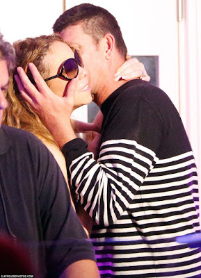 Mariah Carey's billionaire fiancé James Packer gropes her as they grind on the dancefloor 4