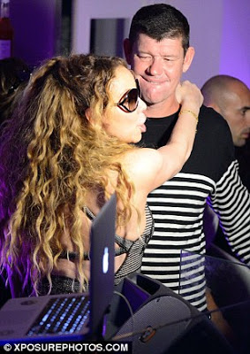Mariah Carey's billionaire fiancé James Packer gropes her as they grind on the dancefloor 3