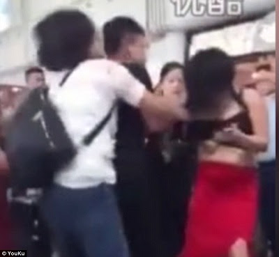Angry Wife Disgraces Husband's Mistress After She Caught Both Of Them [PHOTOS + VIDEO] 3