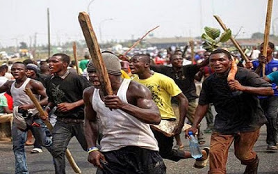 Tension in Osun State as Protesters Storm Monarch's Palace with a Dead Body to Stop Coronation 1