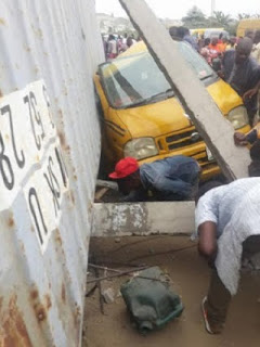 40ft Container falls on Danfo Bus loaded with Passengers in Lagos [PHOTOS] 1