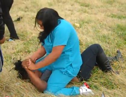 Mother and Daughter Fight Dirty Over a Married Man on the Streets in Abuja 1