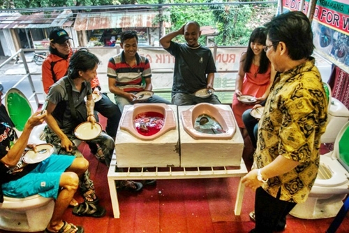 Check Out the Indonesian Toilet-themed Restaurant Where You Can Eat From a Latrine 3
