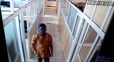Man Caught On CCTV Stealing A Laptop From An Office In Abuja [VIDEO] 3
