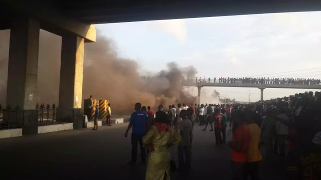 Fuel Tanker Explosion At Cele Bus Stop Lagos. [PHOTOS] 5