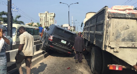 Accident involving multiple cars on Alfred Rewane Road [PHOTOS] 1